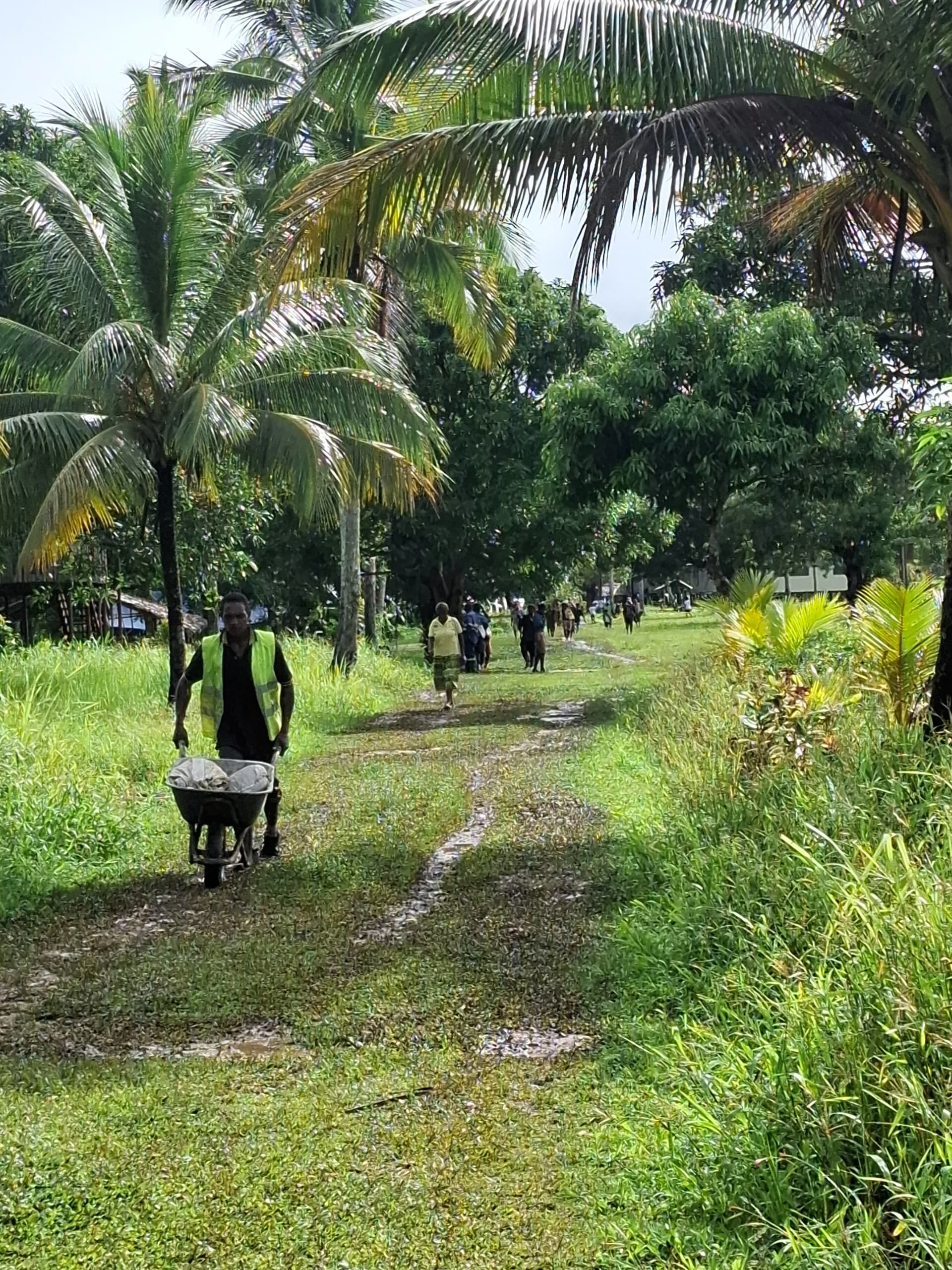 Local helping hand moving aggregates to the site